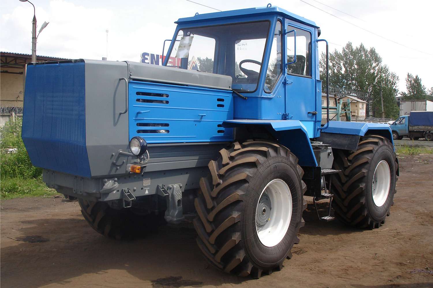 Гусеничный трактор т-150 — советская машина европейского класса