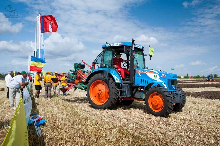 Компактный трактор «агромаш 30тк»: универсальный помощник для малого приусадебного хозяйства