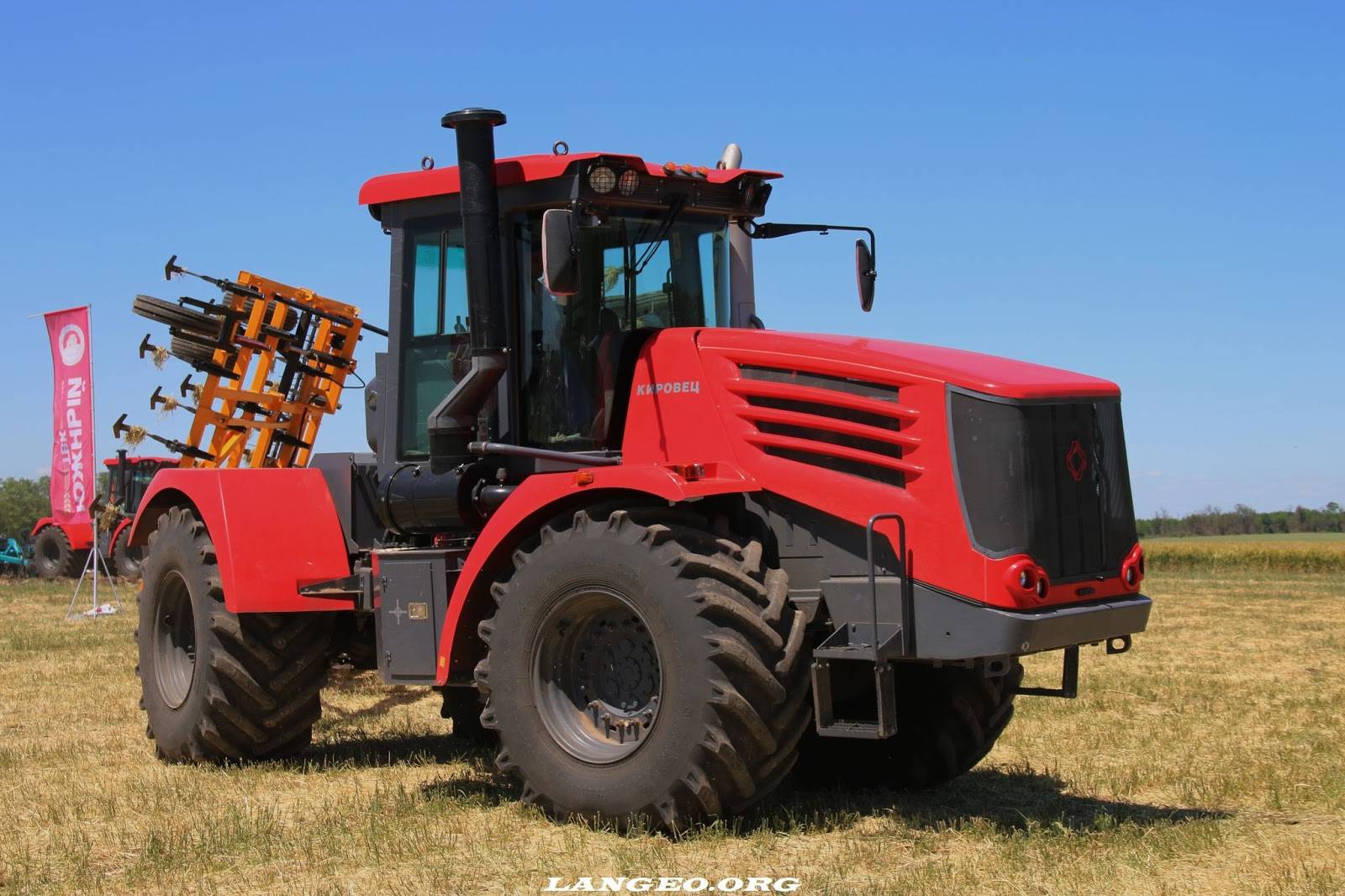 Технические характеристики и обзор трактора кировец к-700