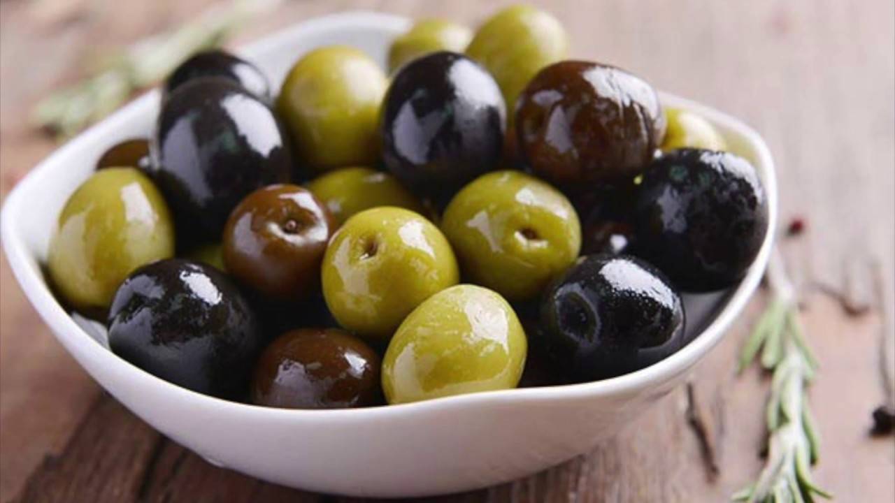 Какая разница между черными и зелеными оливками
