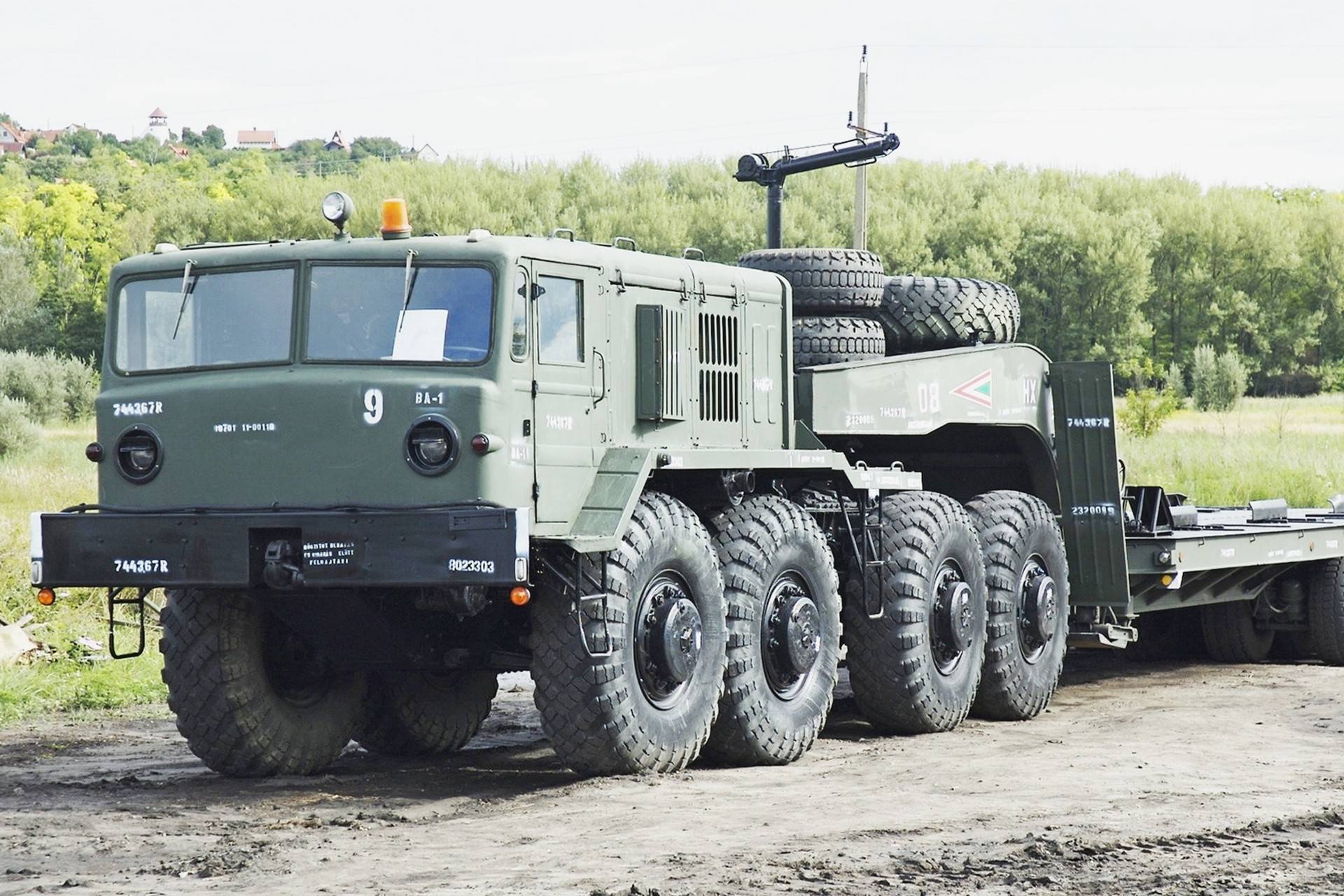 Четырехосный седельный военный тягач маз-537 производства минского автомобильного завода