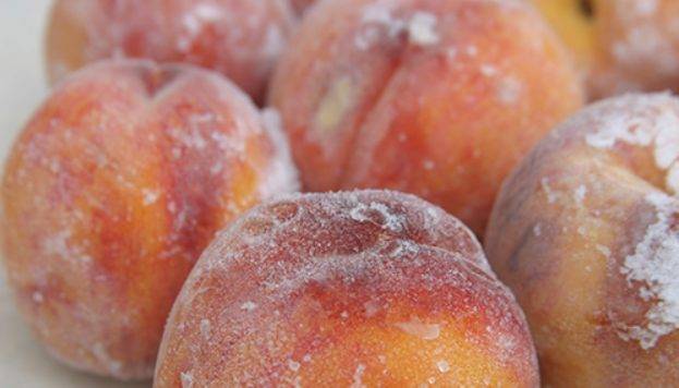 Как заморозить персики на зиму в морозилке свежими, с сахаром и без сахара