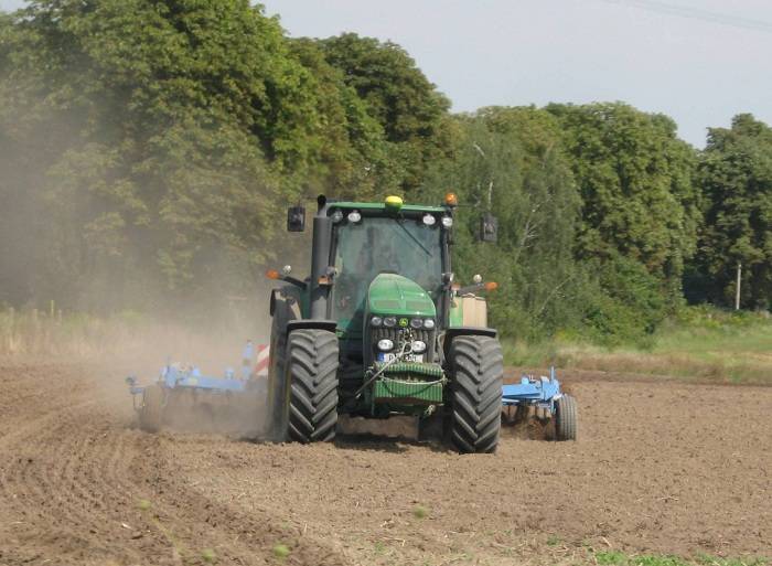 Трактор “джон дир 8430”: решение для всех видов сельхозработ