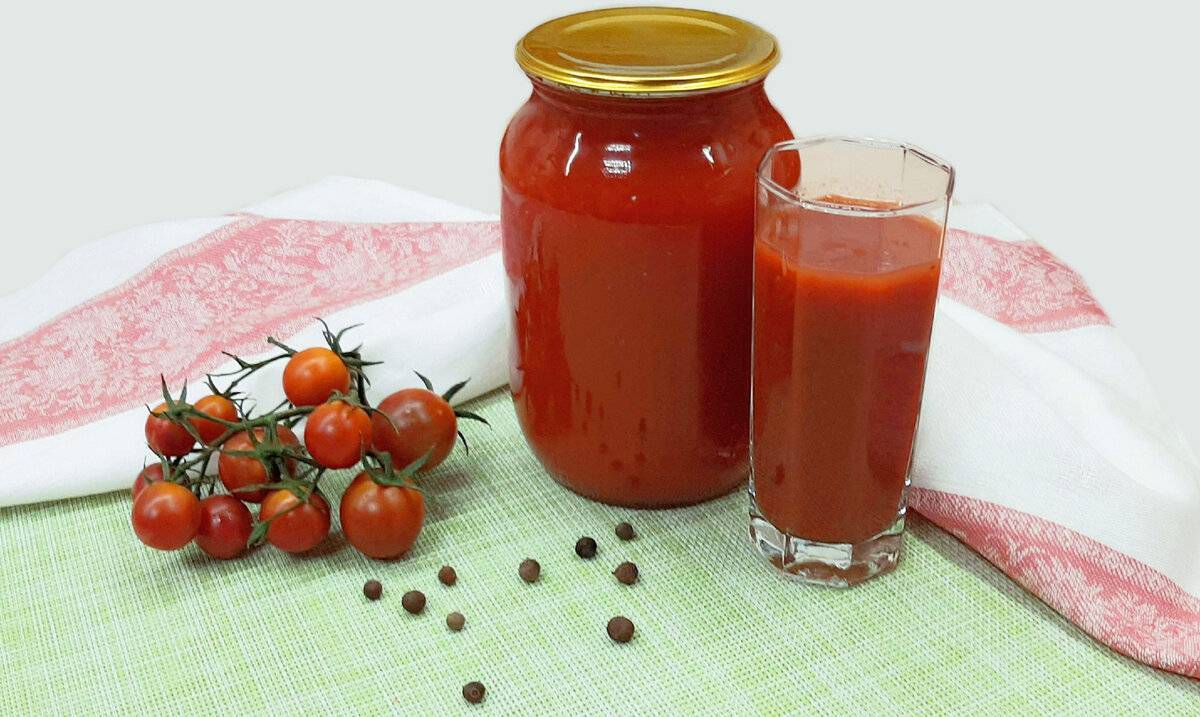 Заготовить томатный сок на зиму. Томатный сок с чесноком. Самый вкусный томатный сок. Грузинский томатный сок. Томатный сок с базиликом.
