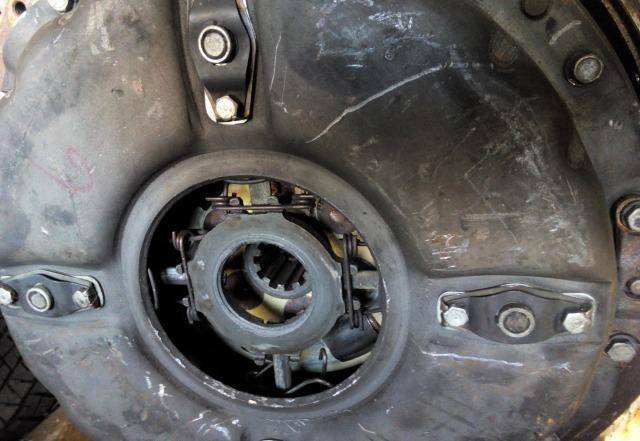 Регулировка и ремонт механизма сцепления грузовых автомобилей камаз
