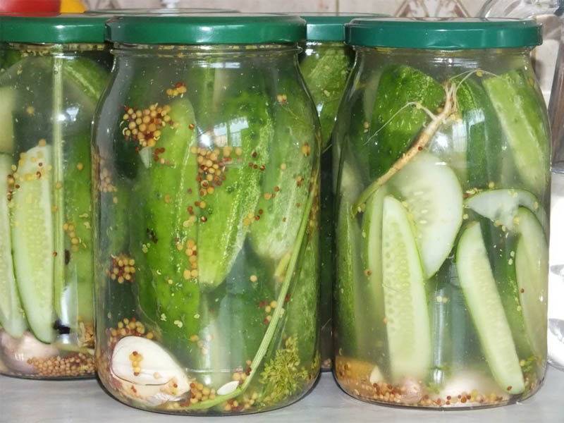 Огурцы как бочковые с горчицей в банках на зиму (хрустящие и очень вкусные)