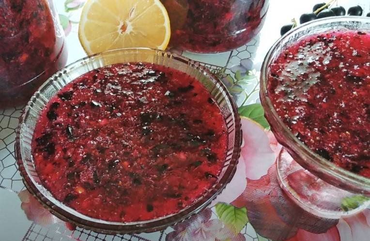 Черная смородина в собственном соку на зиму: 3 рецепта, особенности приготовления - onwomen.ru
