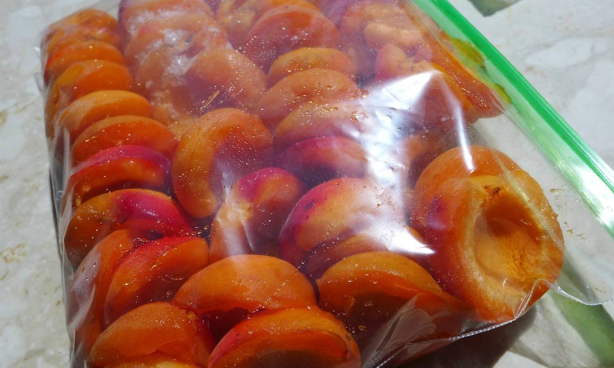 Как хранить абрикосы на зиму в домашних условиях