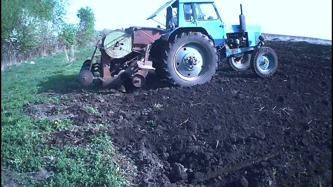Трактор и оборудование для посадки картофеля: описание, фото