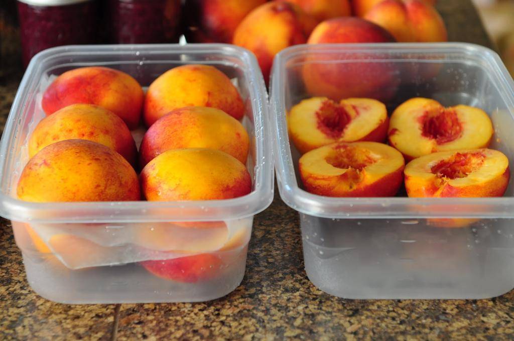 Как заморозить в домашних условиях персики на зиму, лучшие рецепты с сахаром и без