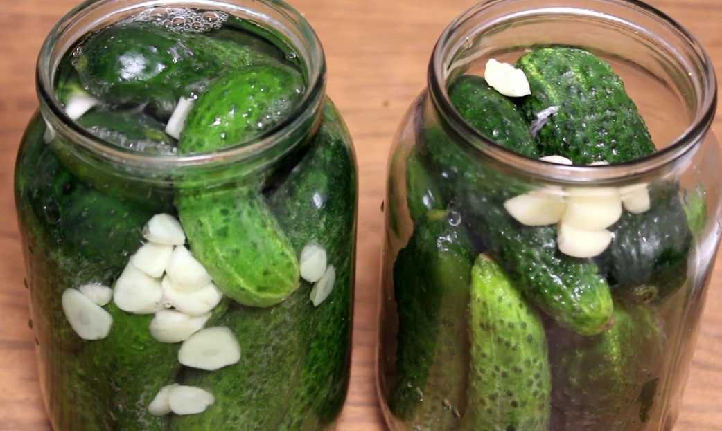 Хрустящие огурцы на зиму в банках - 10 самых вкусных рецептов