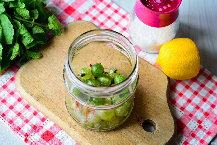 Заготовки из крыжовника лучшие. Крыжовниковый компот. Компот из крыжовника. Морс из крыжовника. Мохито из крыжовника на зиму.