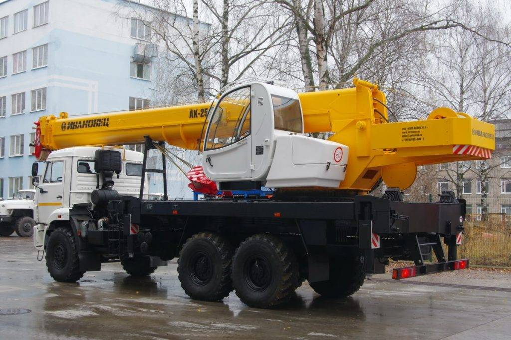 Популярный автокран ивановец 25 тонн на базе камаз от российского производителя
