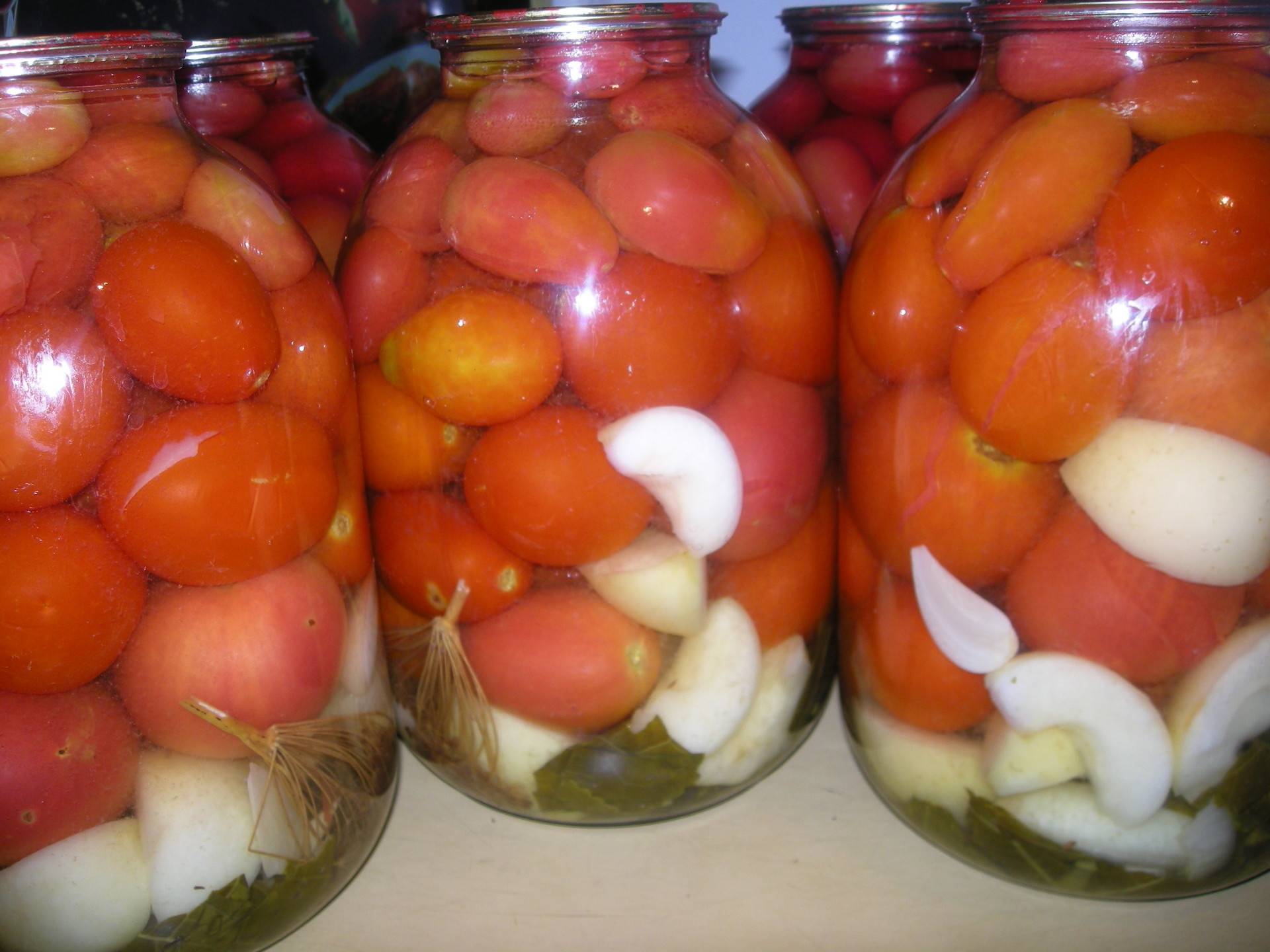 8 простых рецептов маринованных помидоров 2023 на зиму: пошаговые с фото