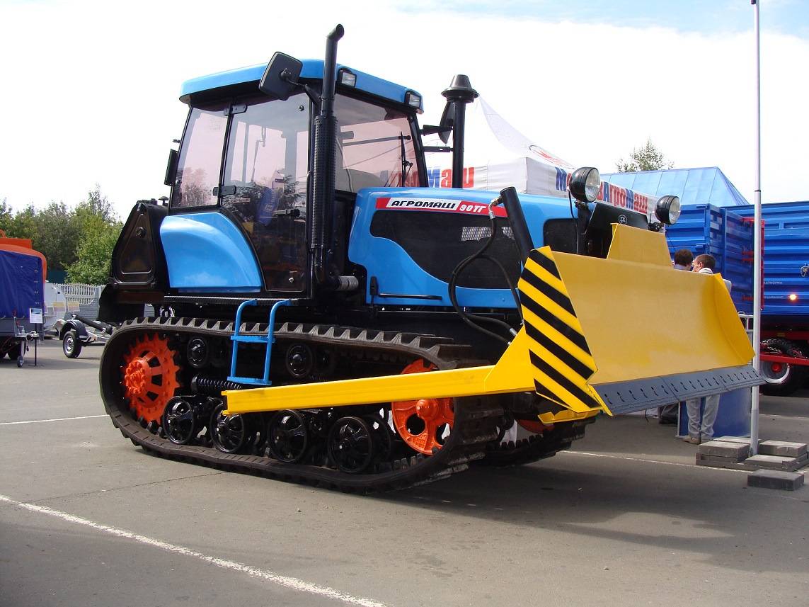 Гусеничные тракторы российского производства