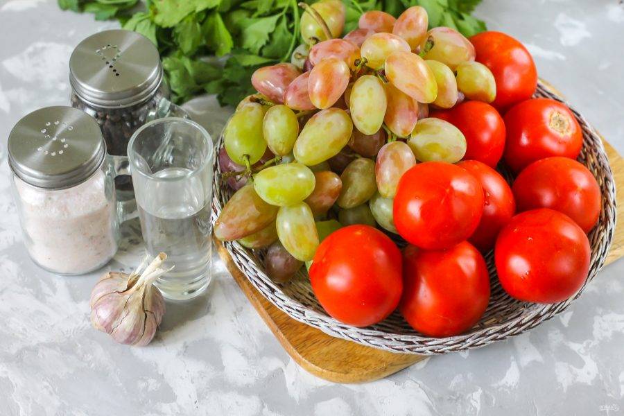 Помидоры с виноградными листьями - рецепты на зиму: соленые и маринованные помидоры в листьях винограда