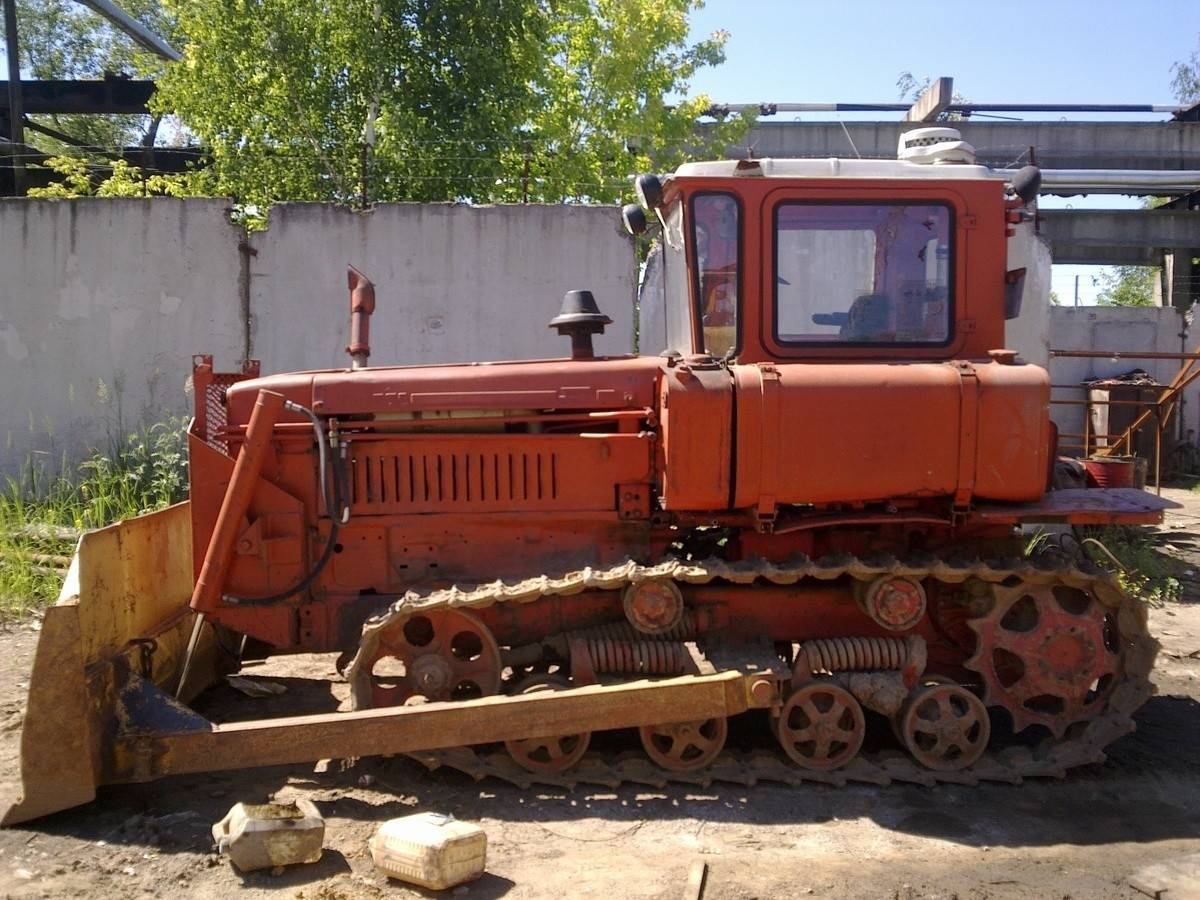 Трактор дт-75 – самый массовый гусеничный трактор ссср