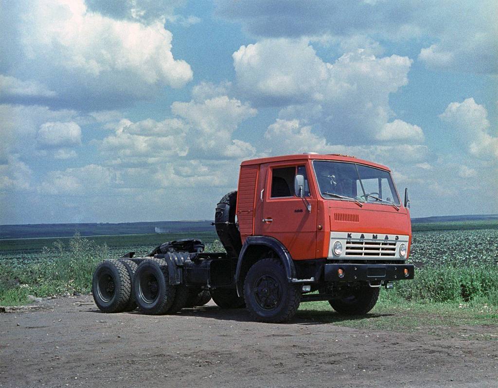 КамАЗ 5410 – мощный седельный тягач с долгим рабочим ресурсом