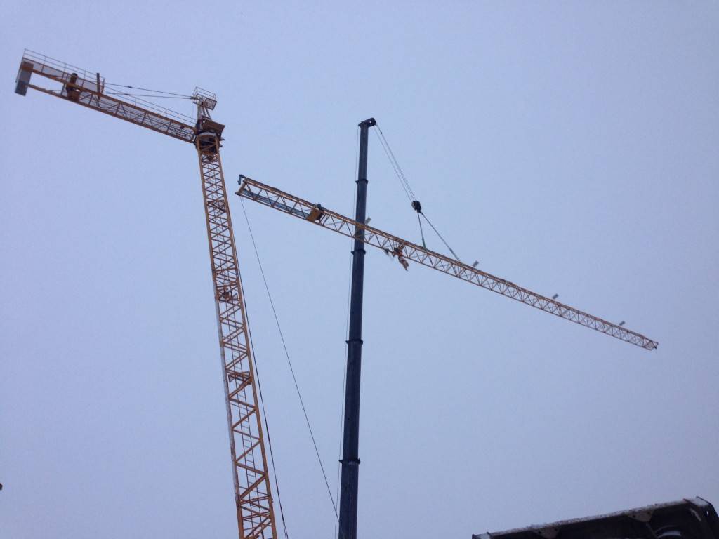Как происходит монтаж и демонтаж башенного крана на строительной площадке