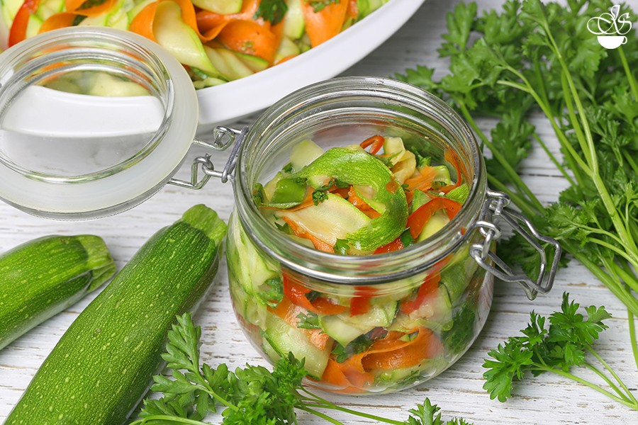 Самые вкусные кабачки на зиму. 8 рецептов кабачков «пальчики оближешь»