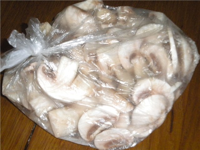 Как заморозить грибы на зиму в морозилке: 3 варианта / заготовочки