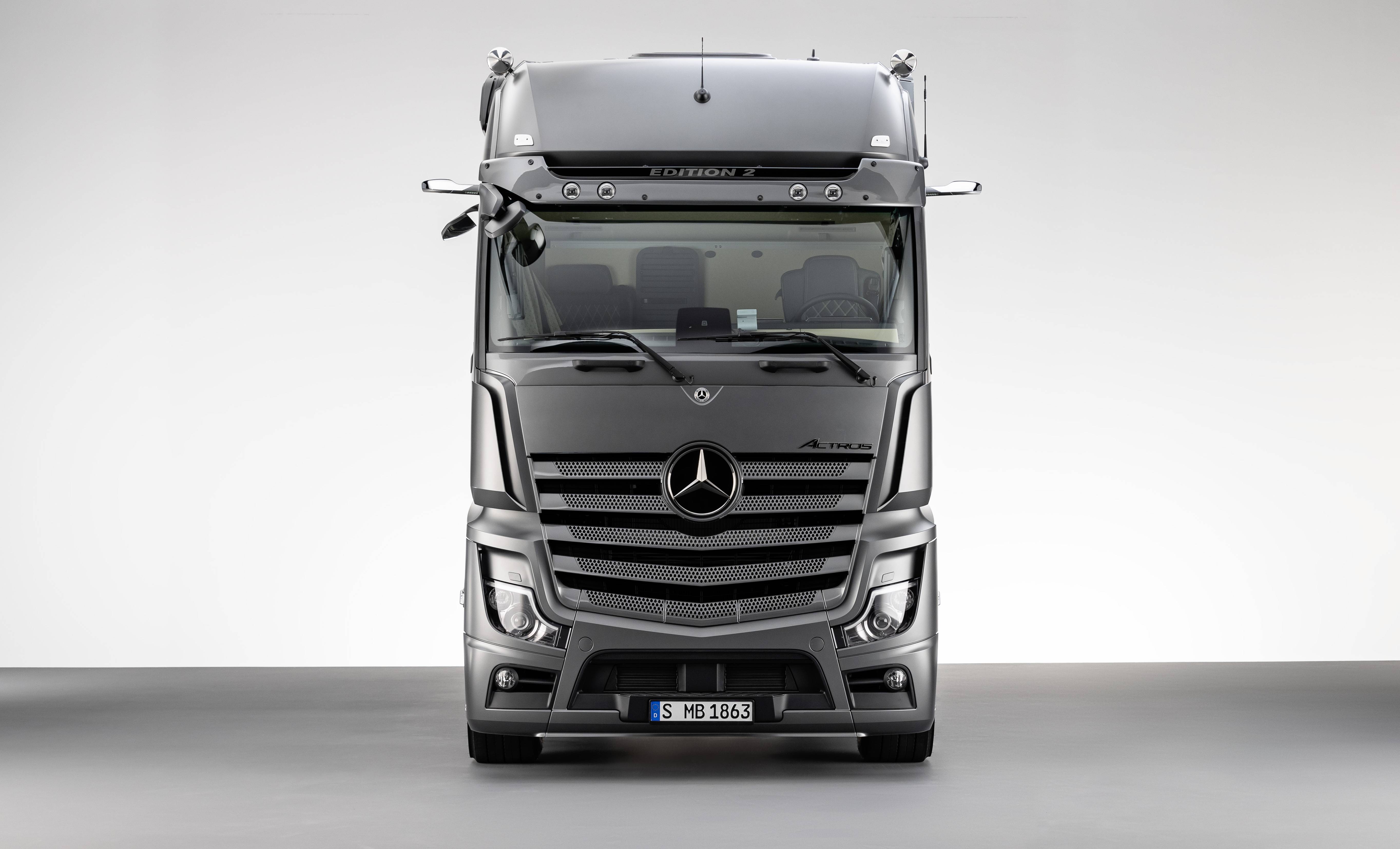 Модельный ряд тягачей Mercedes-Benz Actros – надежность высокого уровня